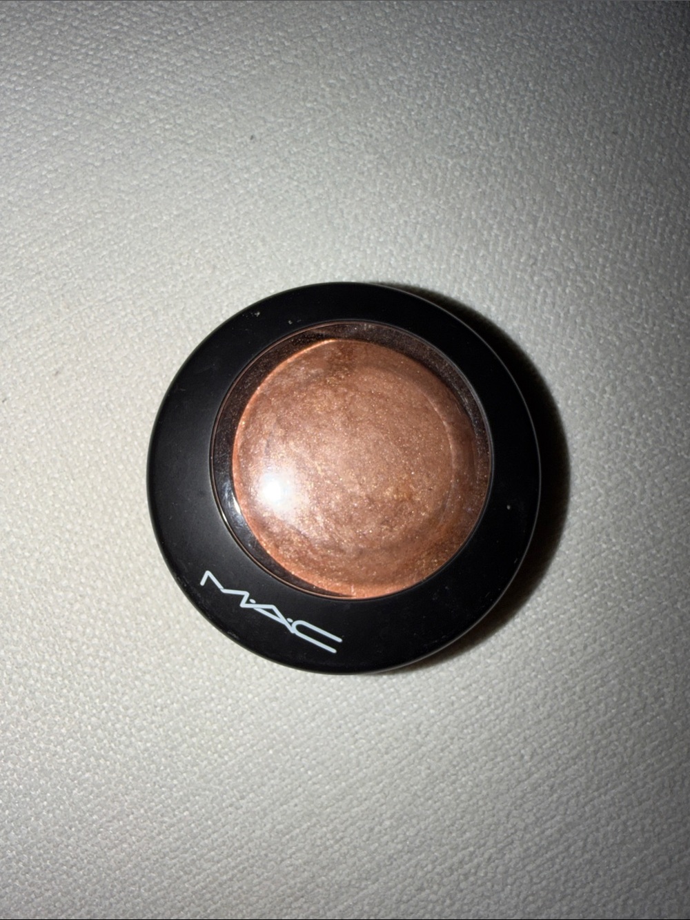 MAC Cosmetics Global Glow Mineralize Skinfinish